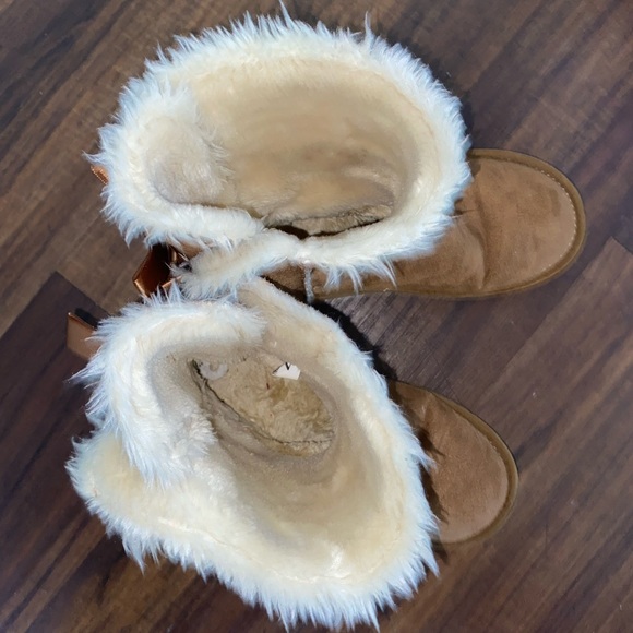 Ugg Bailey Bows size 7 - Picture 3 of 4